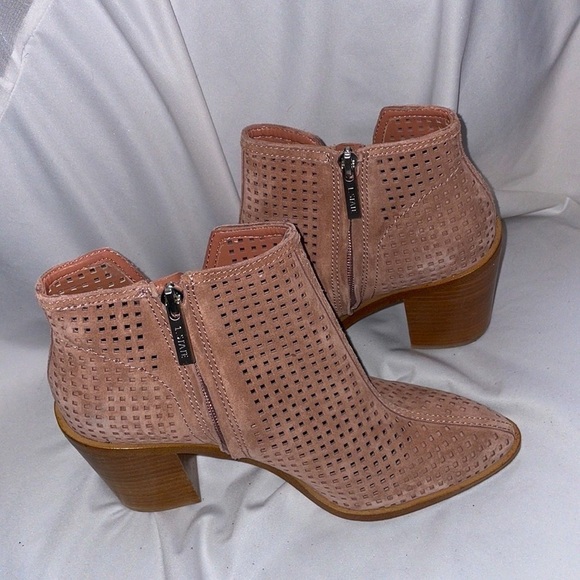 1. State Larocka Suede Leather Blush Pink Laser Cut Out Ankle Boots size 7.5 - Picture 1 of 13